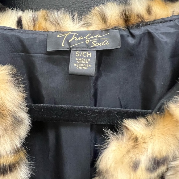 Fake fur coat - Picture 2 of 4